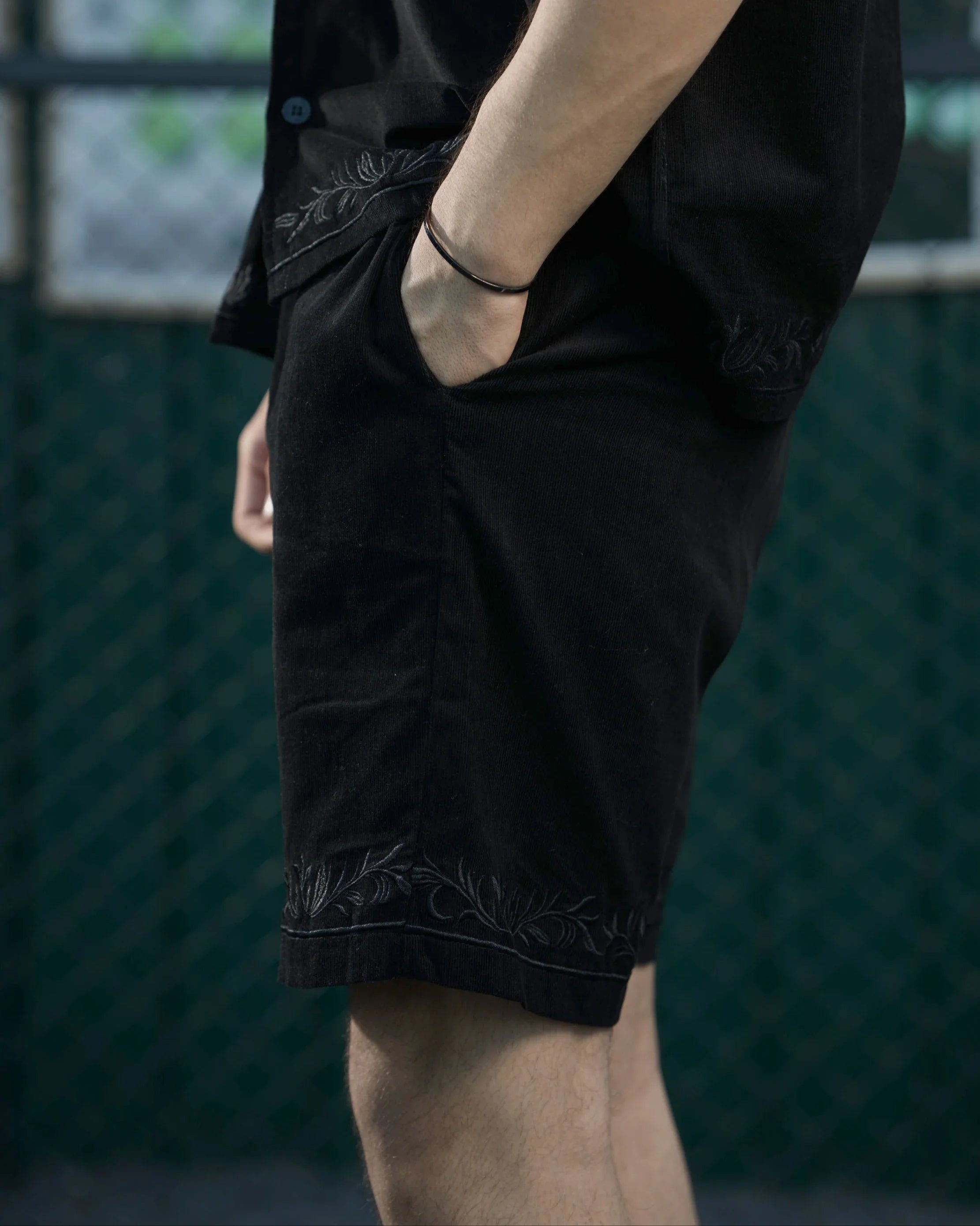 KNIGHT MENS SHORTS - Everything Black