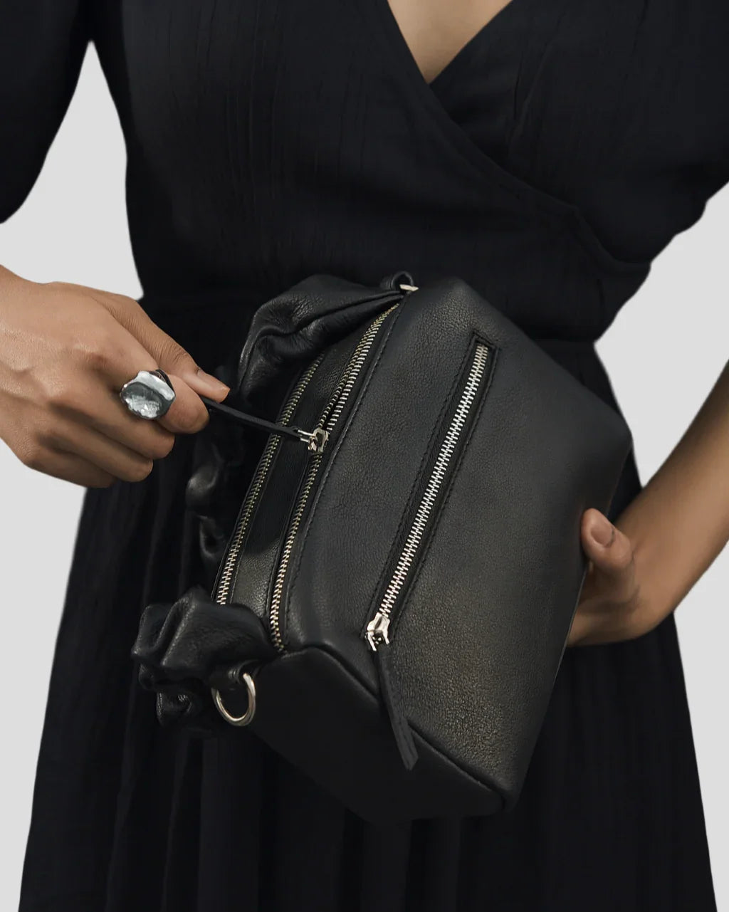 ORRIS WOMEN SLING BAG - Everything Black